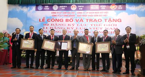 Thương hiệu sản xuất vật liệu xây dựng đất sét nung Việt lập cú đúp Kỷ lục Thế giới